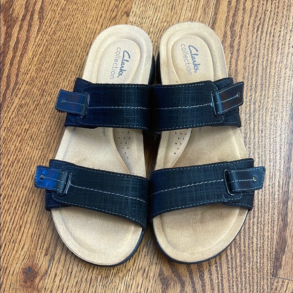 Like NEW Clarks Black Comfort Sandals